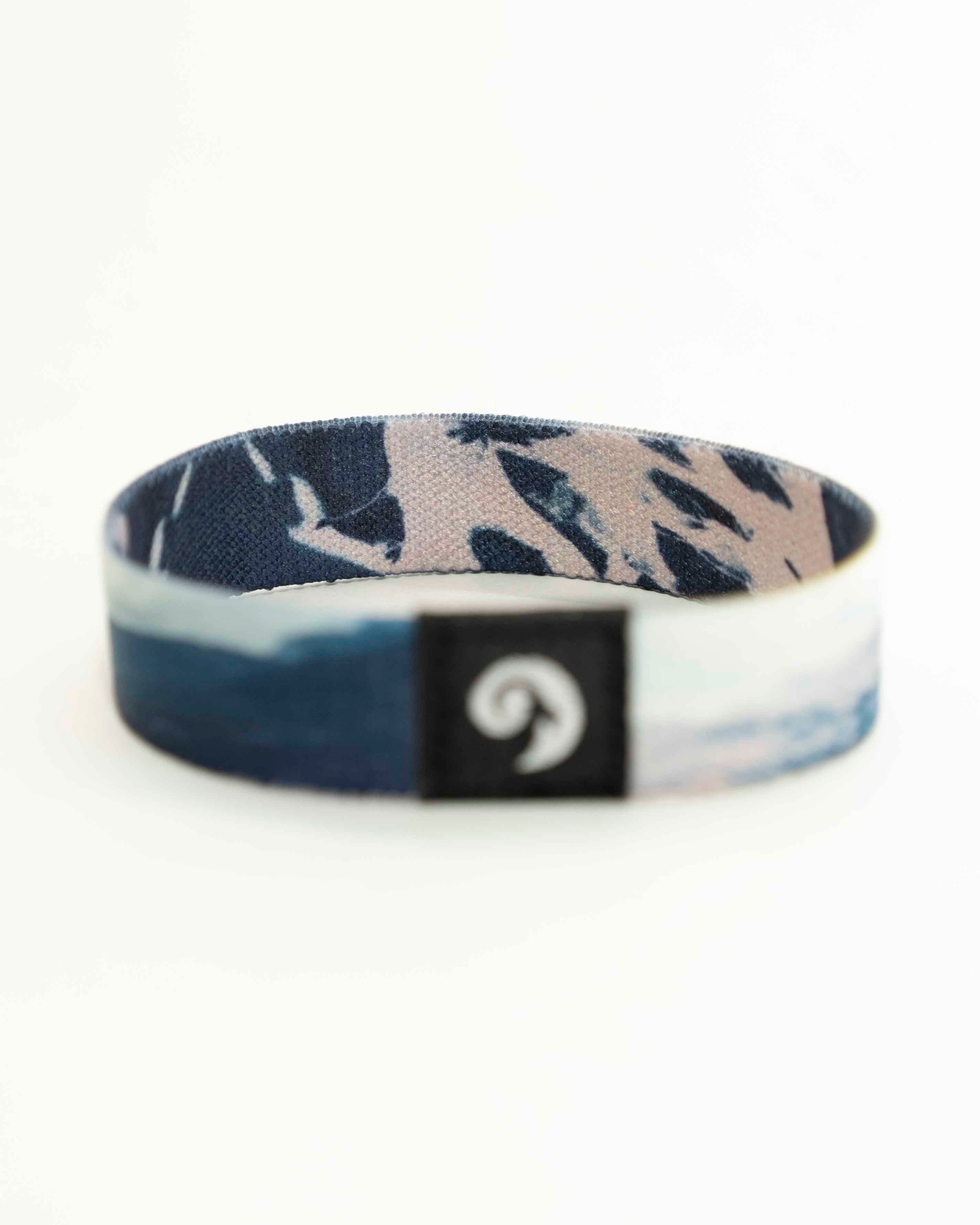 Stay Strong, Keep Going - Elastisches Armband