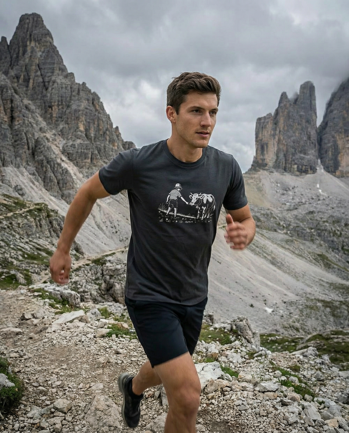 Freundschaft mit Kuh Herren Bio T-Shirt – Alpsland – Wandern, Kuh, Alpen, Alm