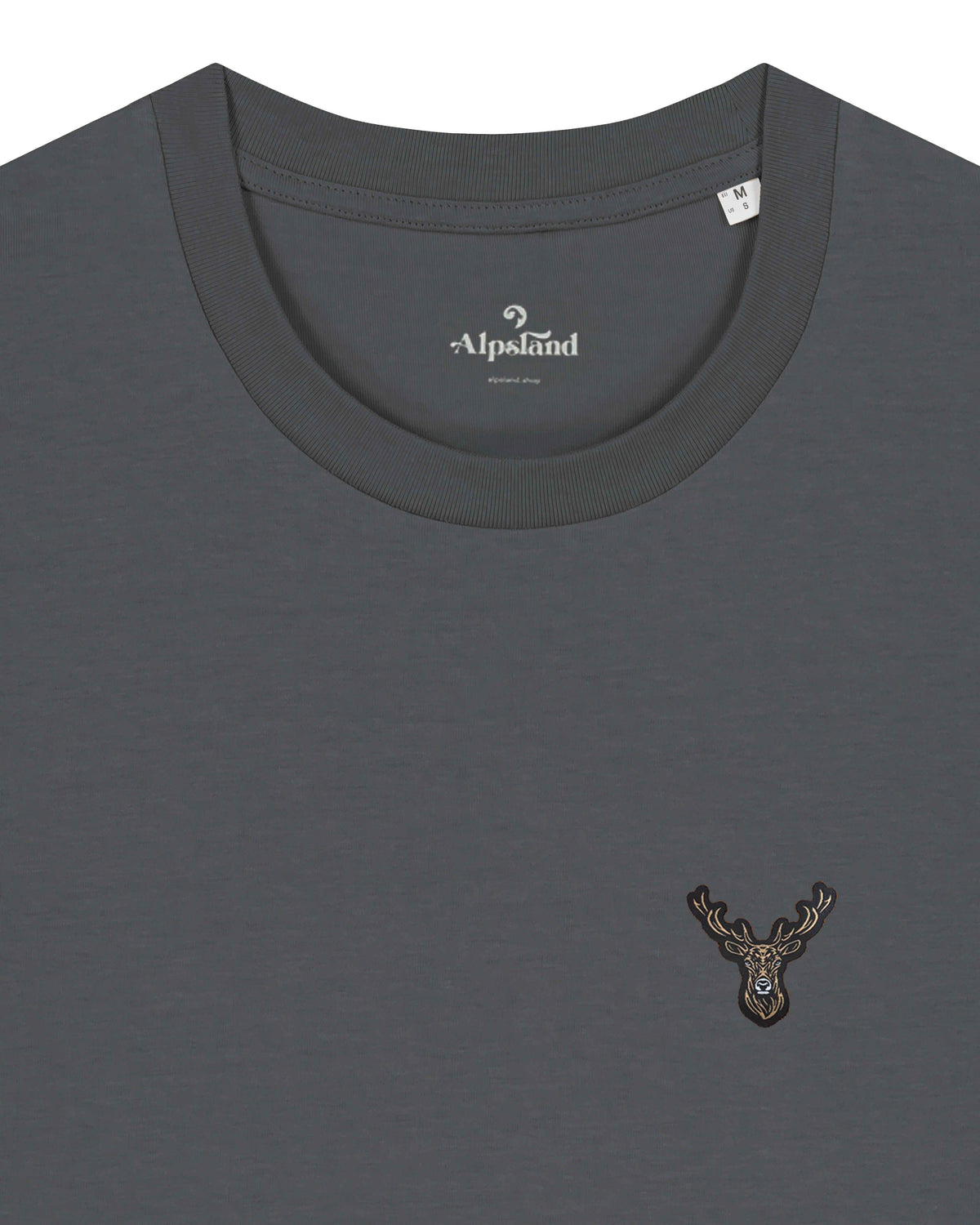 Hirsch Badge Herren Bio T-Shirt – Alpsland – Wandern, Hirsch, Badge, Natur