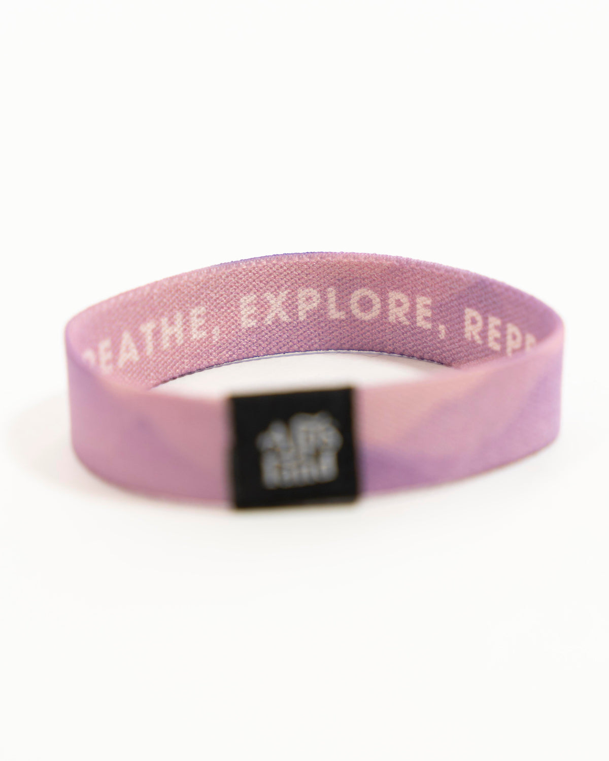 Breathe Explore Repeat Elastisches Armband – Alpsland – Wandern, Outdoor, Motivation