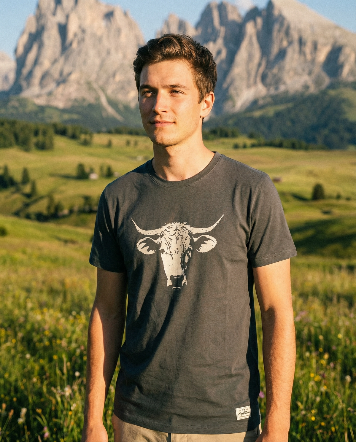 Kuh Herren Bio T-Shirt – Alpsland – Wandern, Kuh, Alpen, Alm