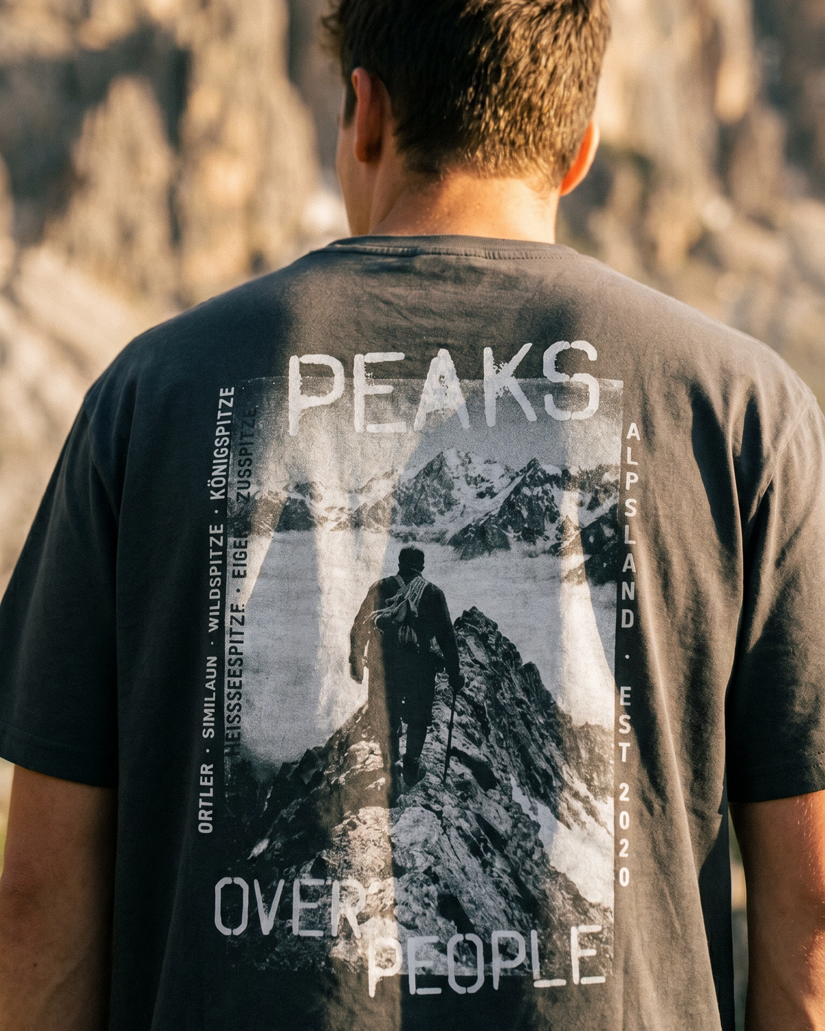 Peaks Over People – Herren Premium Organic Shirt