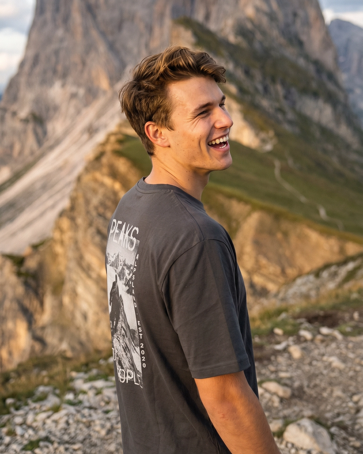 Peaks Over People – Herren Premium Organic Shirt